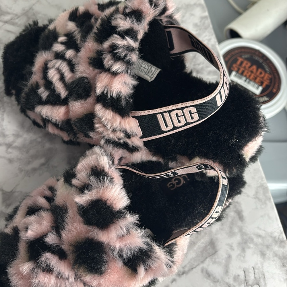 UGG - Picture 8 of 9